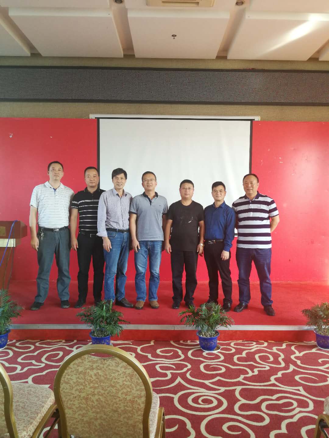 張家界國輝建材有限公司,張家界塔吊租賃,施工電梯租賃,重型吊車租賃,隨車吊租賃,辦公車輛 張家界國輝建材有限公司,張家界塔吊租賃,施工電梯租賃,重型吊車租賃,隨車吊租賃,辦公車輛